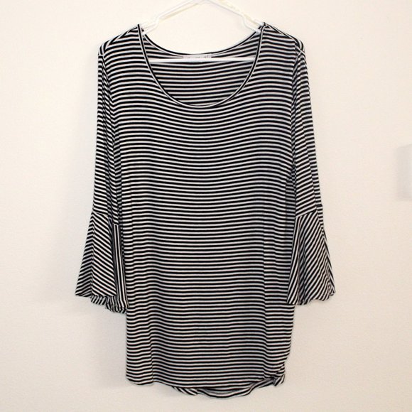 KEREN hart Tops - KEREN Hart Bell Sleeve Tunic Size M